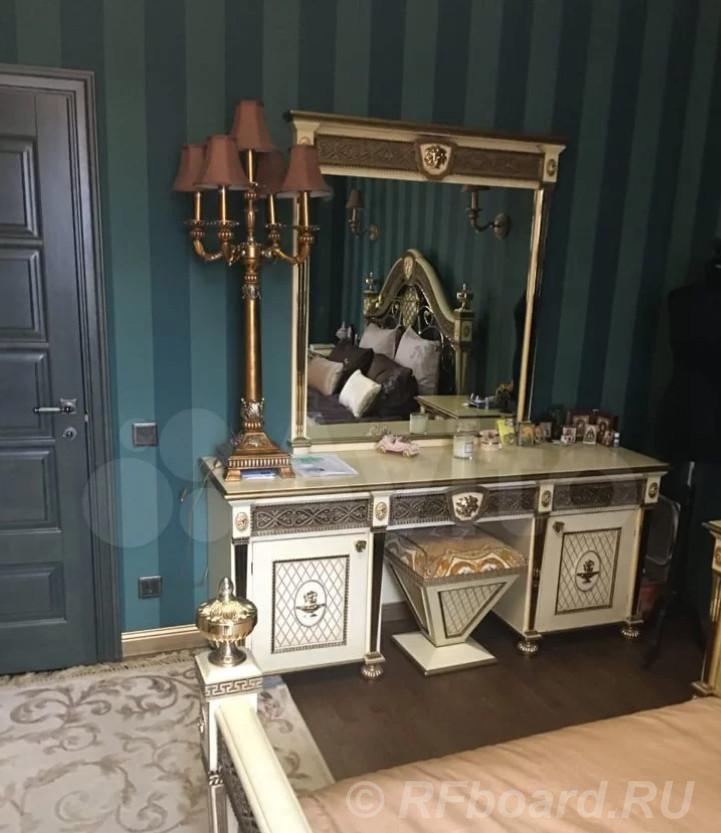 Продаю 4-комн квартиру, 132 м2, 3/8 эт..  Москва