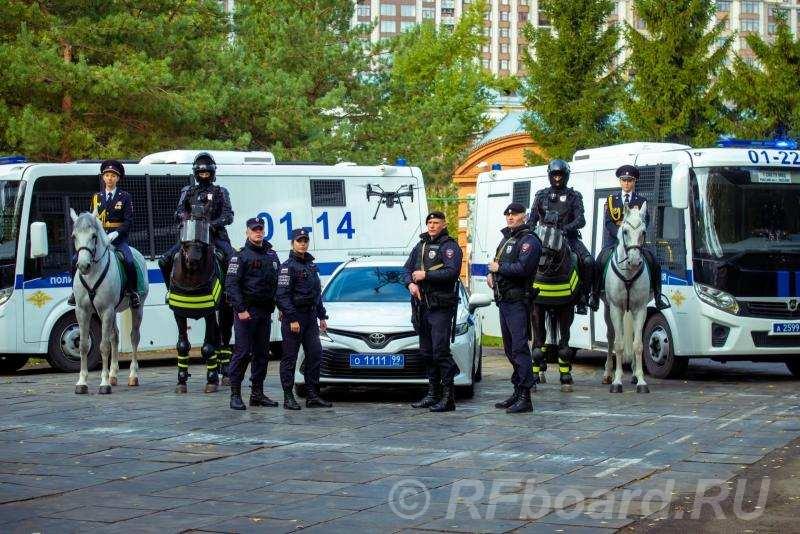 Нужен полицейский для службы в Москве.  Москва